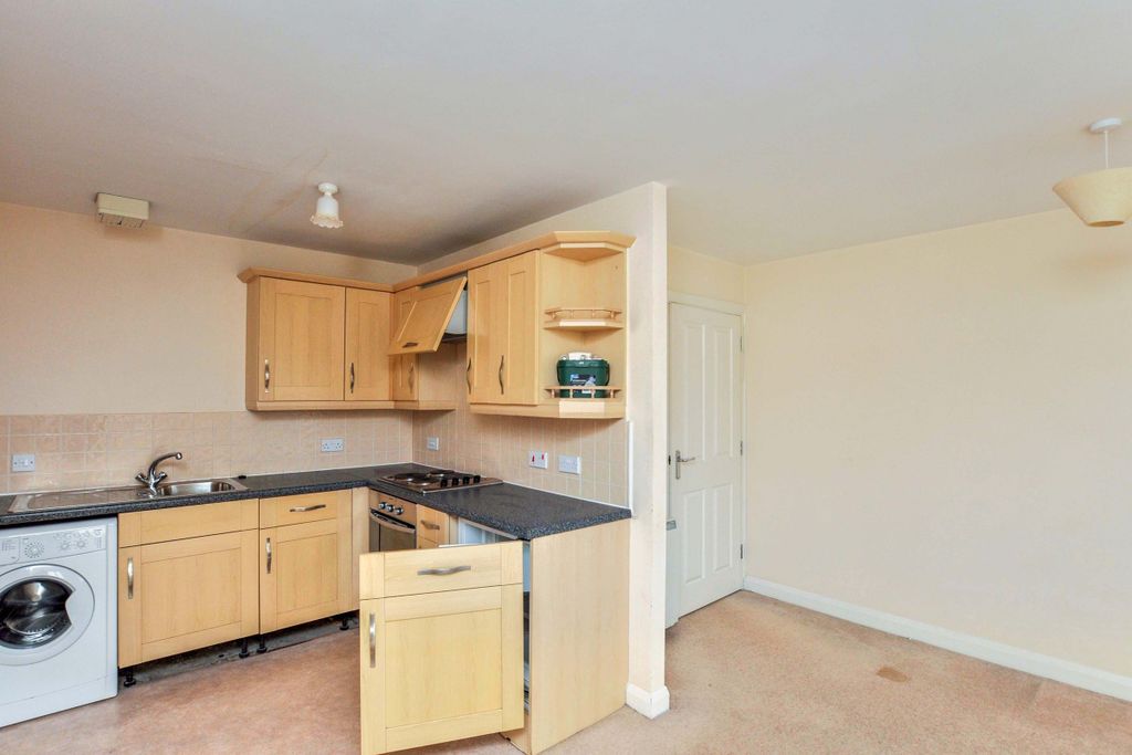 Property photo 3 of 14 Kitchen