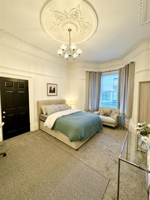 Property photo 1 of 18 Room 1