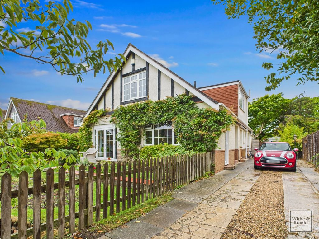 Property photo 1 of 32