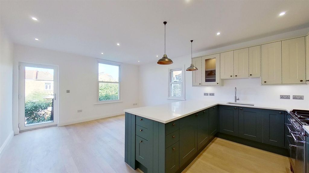 Property photo 2 of 21 29A-Quinton-St-01312022_165222.Jpg