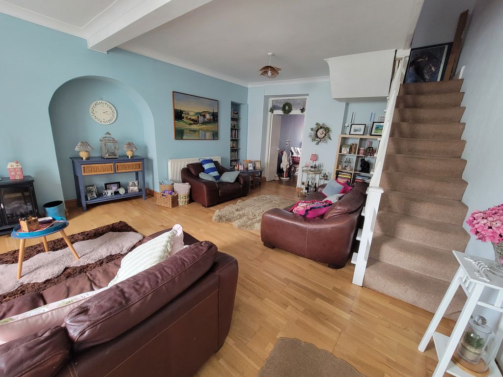 Property photo 3 of 24
