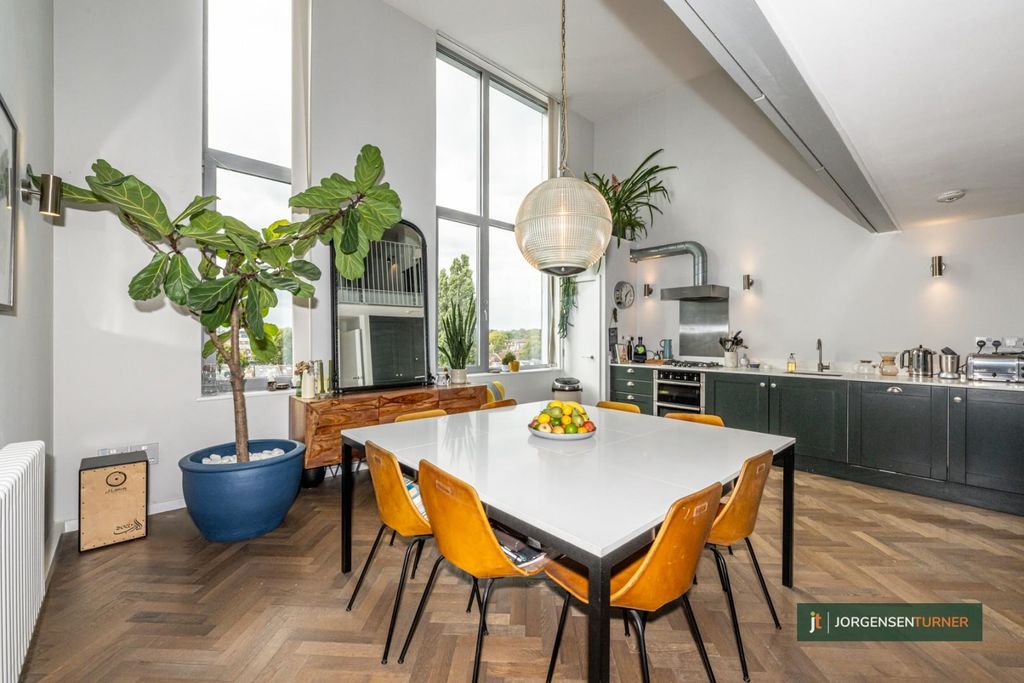 Property photo 3 of 11 Dining Area .Jpg