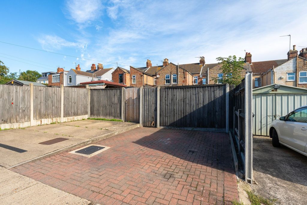 Property photo 2 of 24