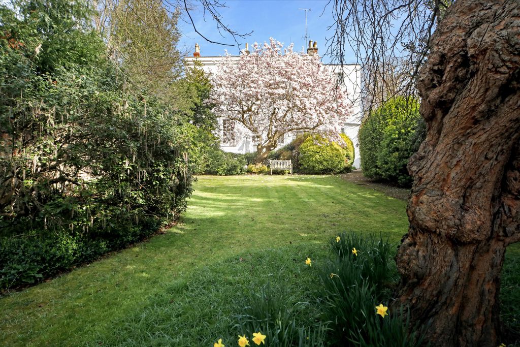 Property photo 2 of 18 Image