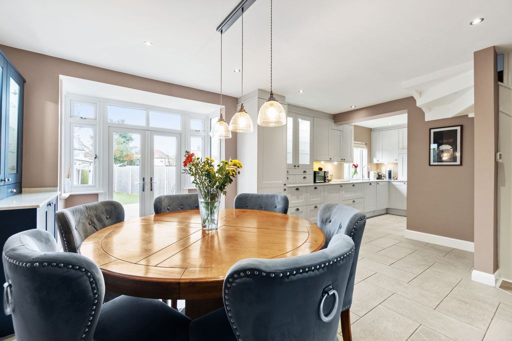 Property photo 3 of 18