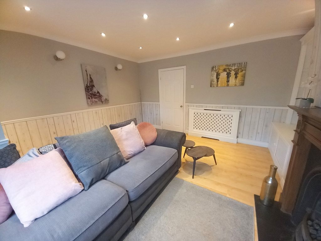 Property photo 3 of 15 Lounge