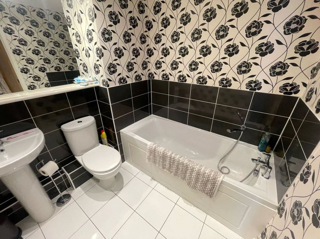 Property photo 3 of 7 Picture No. 06