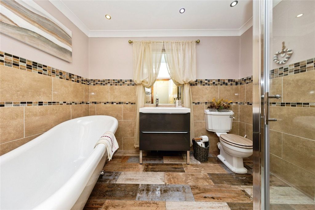 Property photo 2 of 30 Picture No. 81