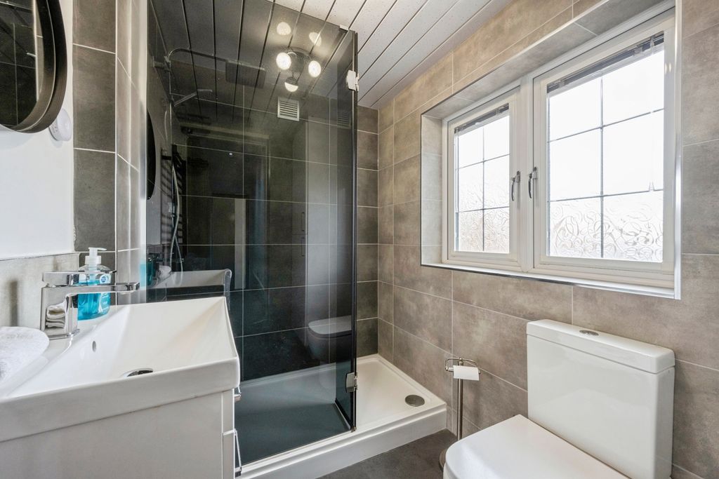 Property photo 3 of 16 Shower Room