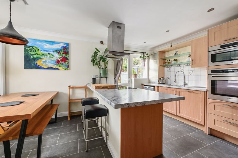 Property photo 1 of 14 Photo 7