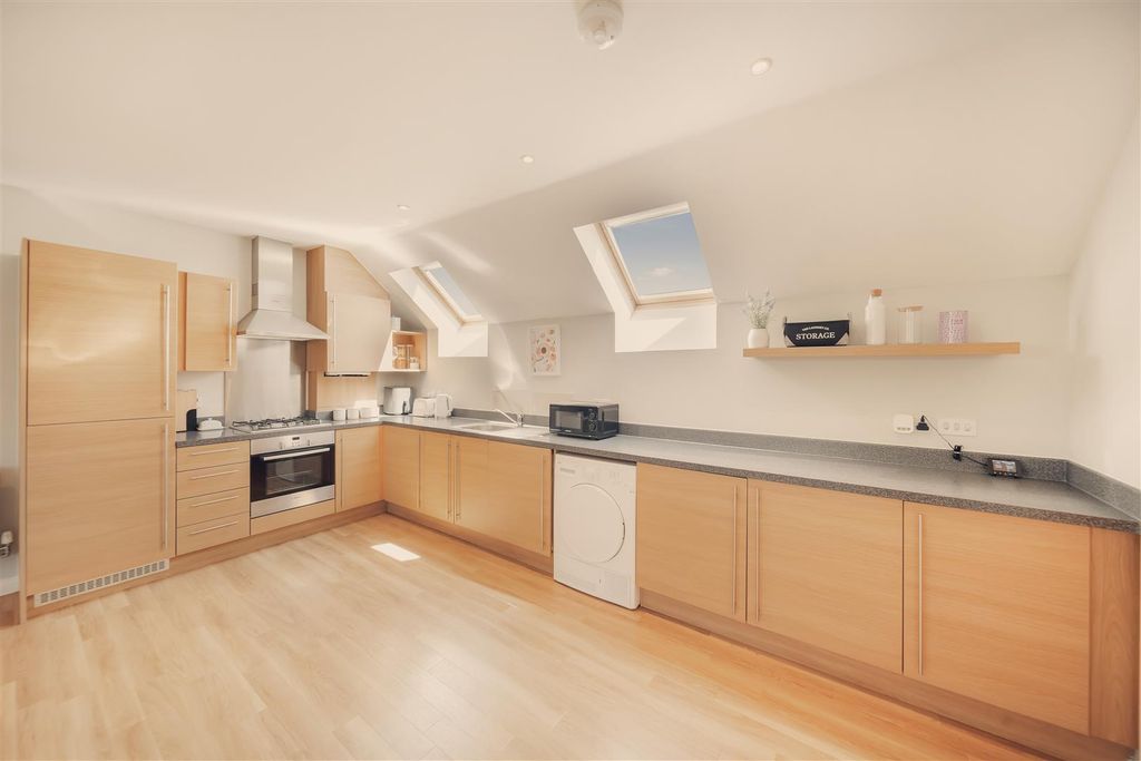 Property photo 3 of 10 Bramley Hill-23.Jpg