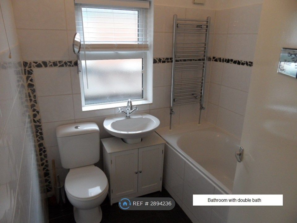 Property photo 2 of 9 Bathroom