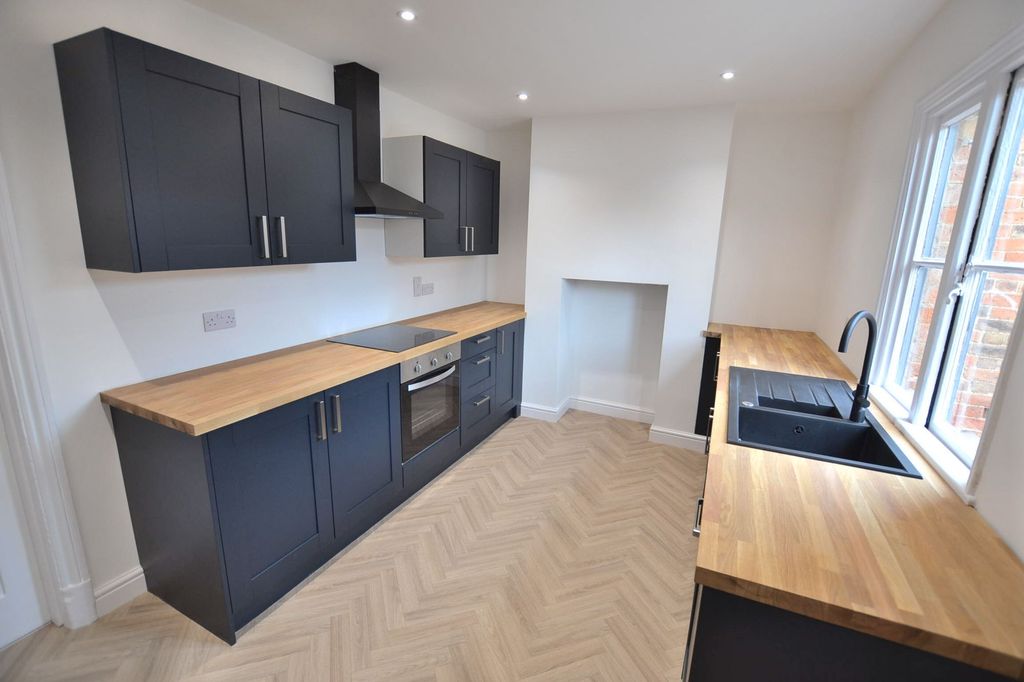 Property photo 2 of 21