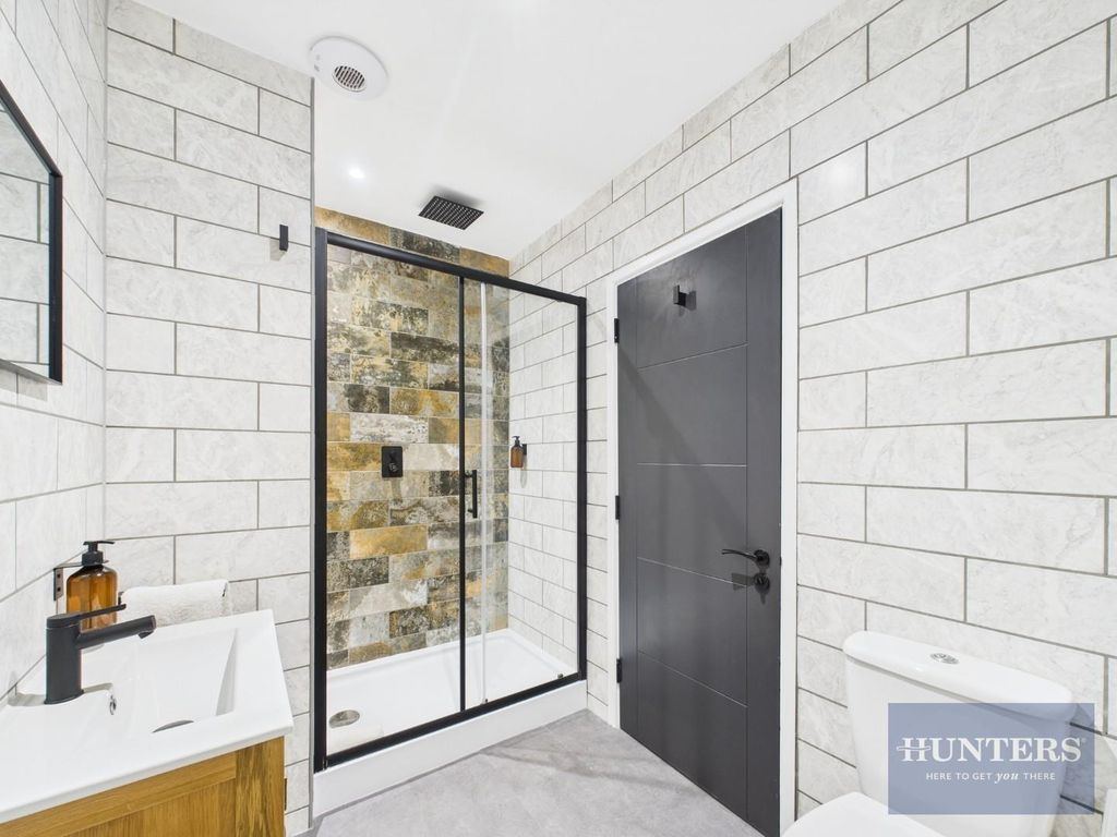 Property photo 3 of 7 Bathroom