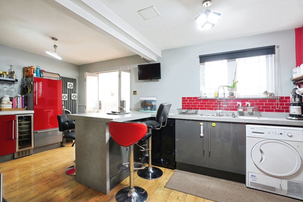 Property photo 2 of 18