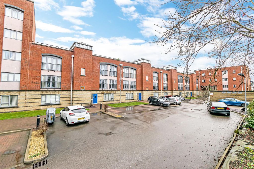 Property photo 1 of 7 External