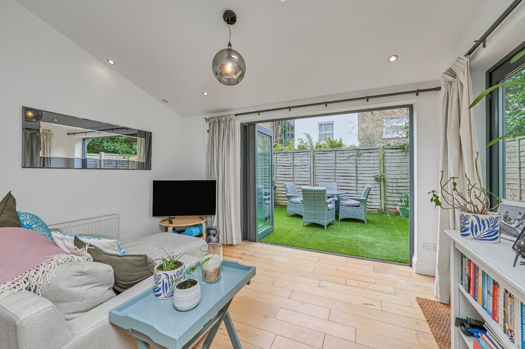 Property photo 3 of 18 Picture No. 14