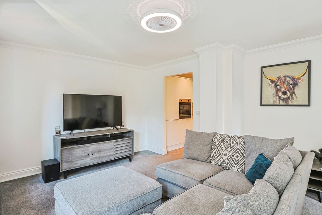 Property photo 3 of 20 Pbox-Img.Jpg
