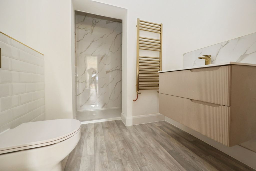 Property photo 2 of 14 4780241