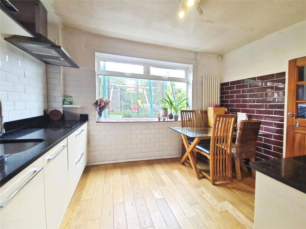 Property photo 3 of 16 Picture No. 18