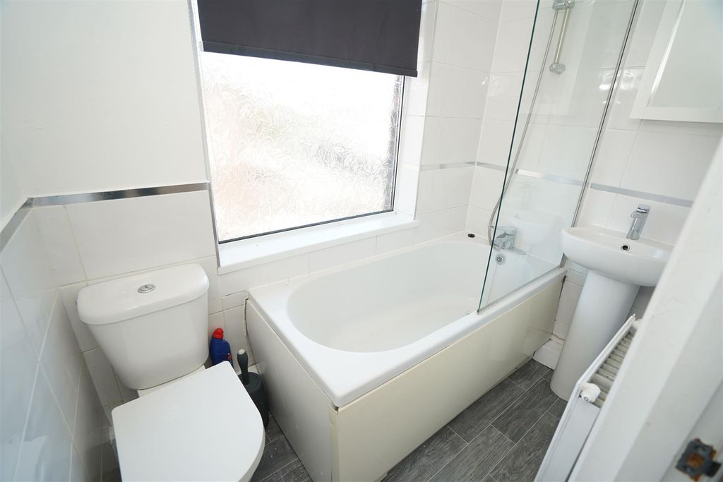 Property photo 1 of 12 Bathrm.Jpg