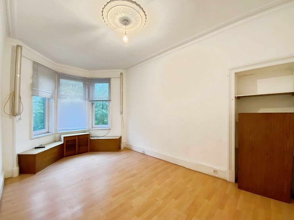 Property photo 3 of 8 Lounge