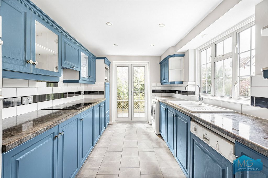 Property photo 2 of 29 Picture No. 20