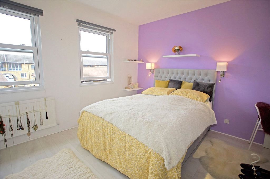 Property photo 3 of 10 Bedroom