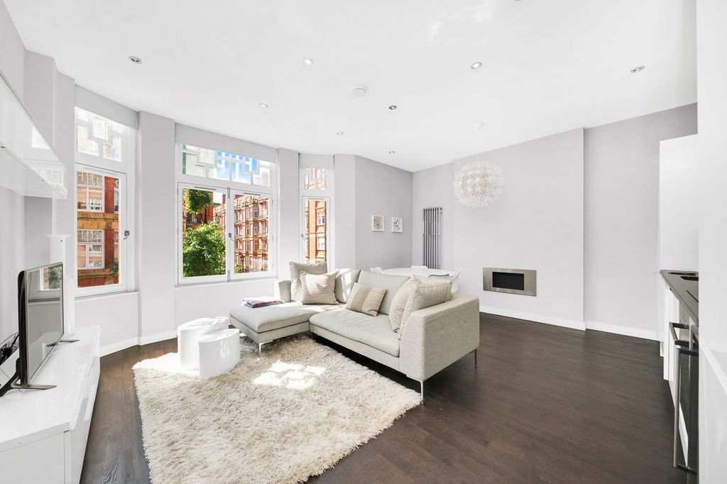 Property photo 2 of 12