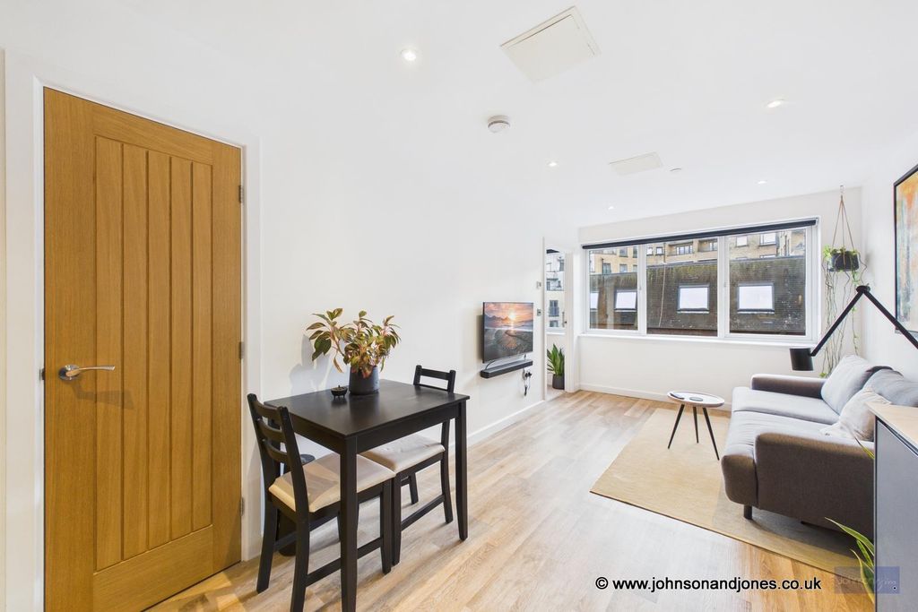 Property photo 3 of 7 3 Recetion.Jpg