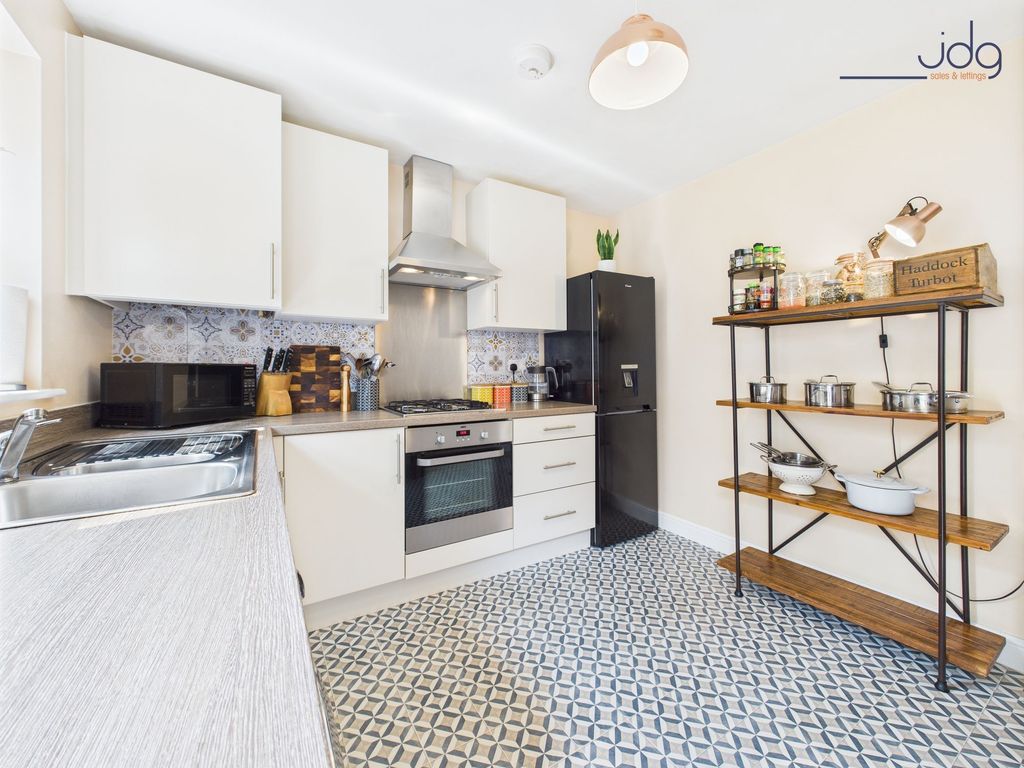 Property photo 2 of 12 Kitchen