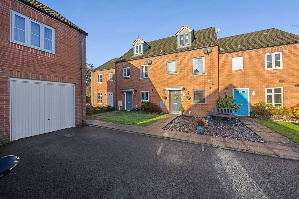 Property photo 1 of 40 Front, Parking &amp; Garage