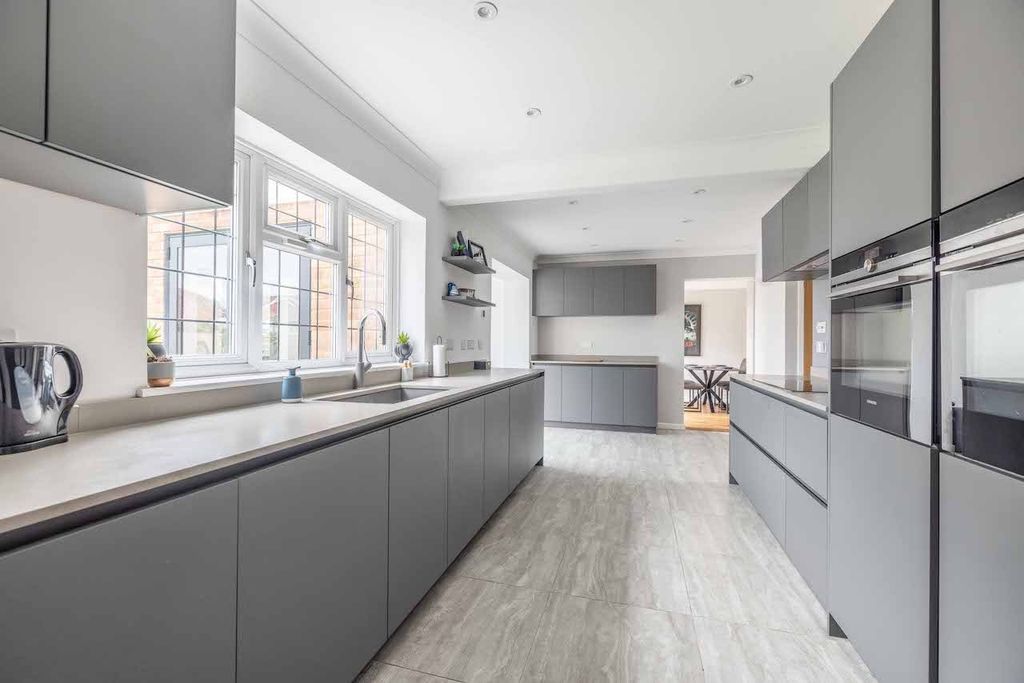 Property photo 3 of 29