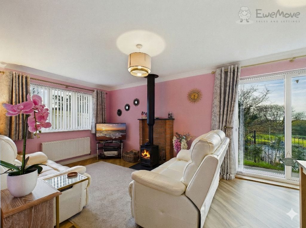 Property photo 3 of 13 Ewemove South Molton - Lounge