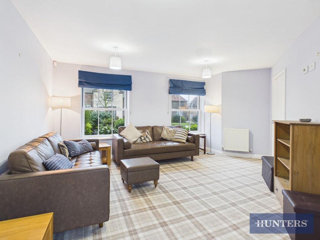 Property photo 2 of 21 Living Room