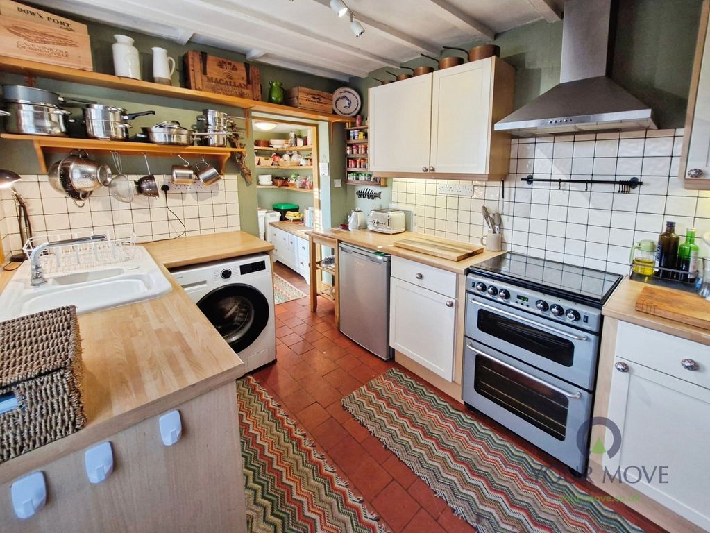 Property photo 3 of 26 Kitchen