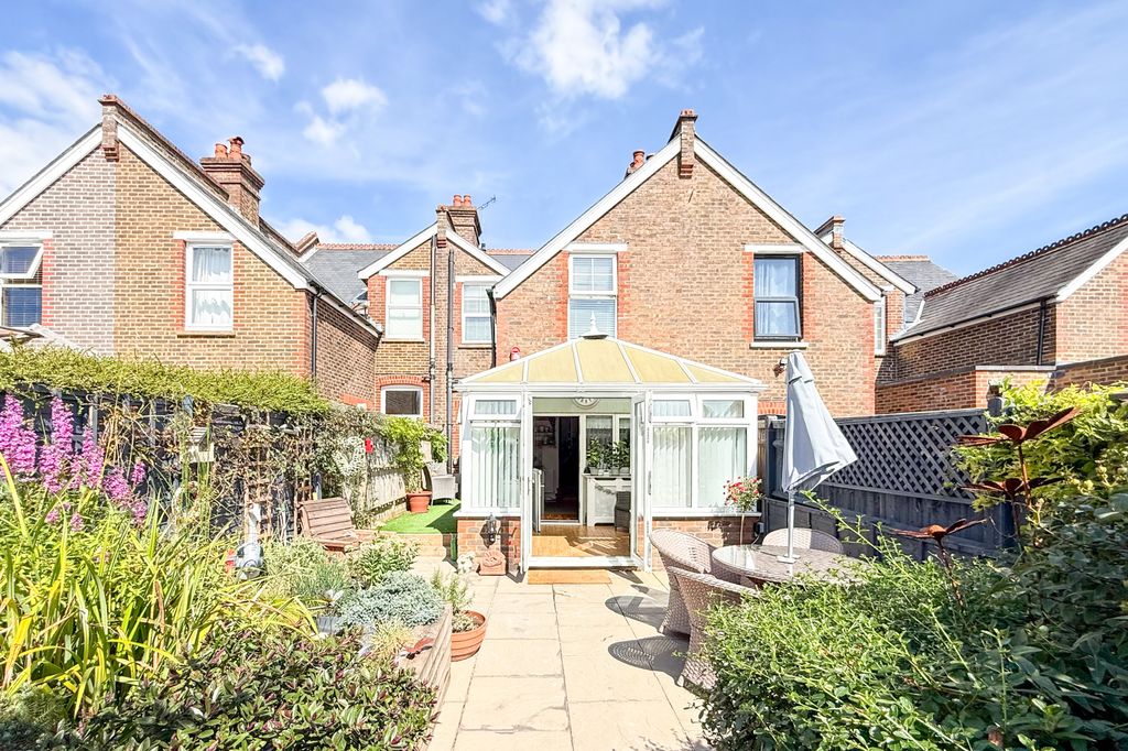 Property photo 2 of 33