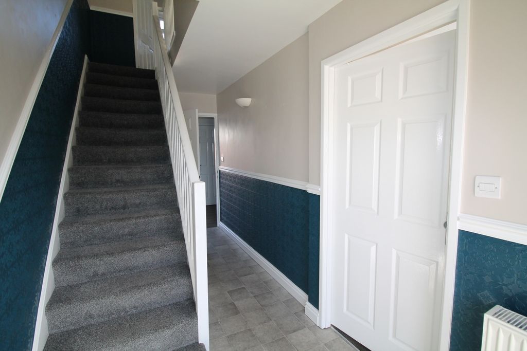 Property photo 2 of 13 Hallway