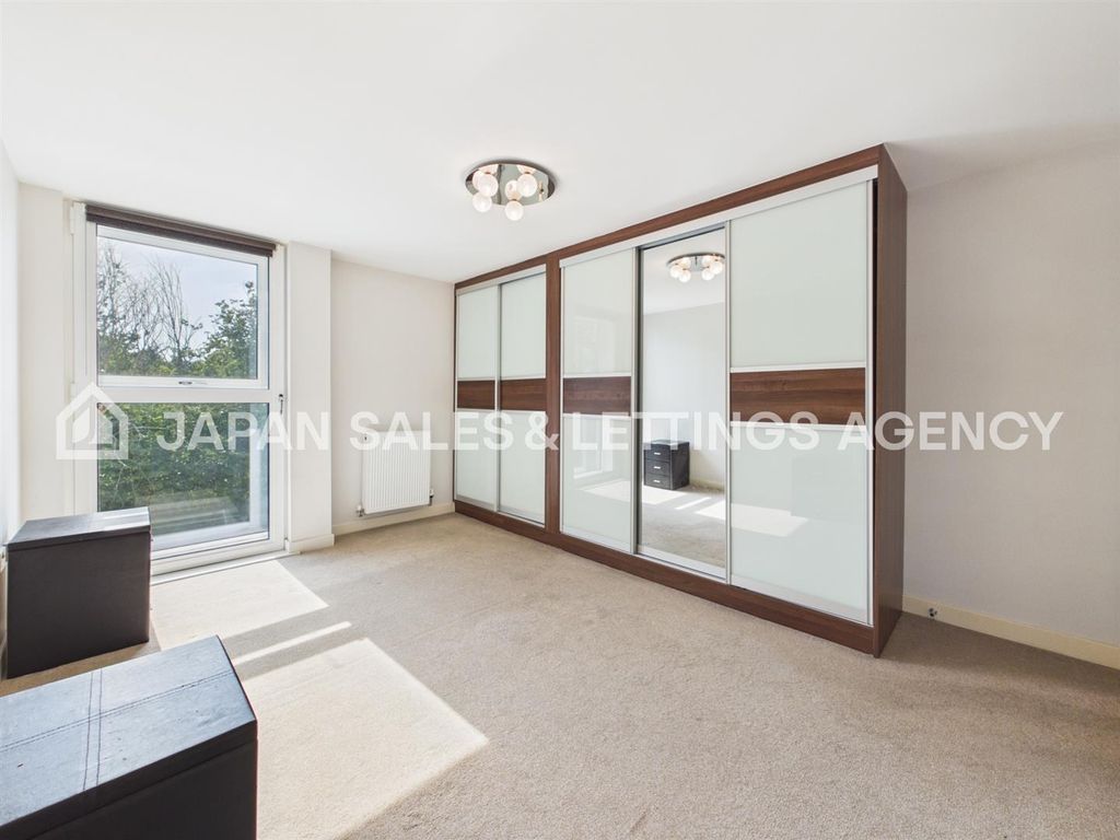 Property photo 3 of 8 Cam04401G0-Pr0146-Still004.Jpg