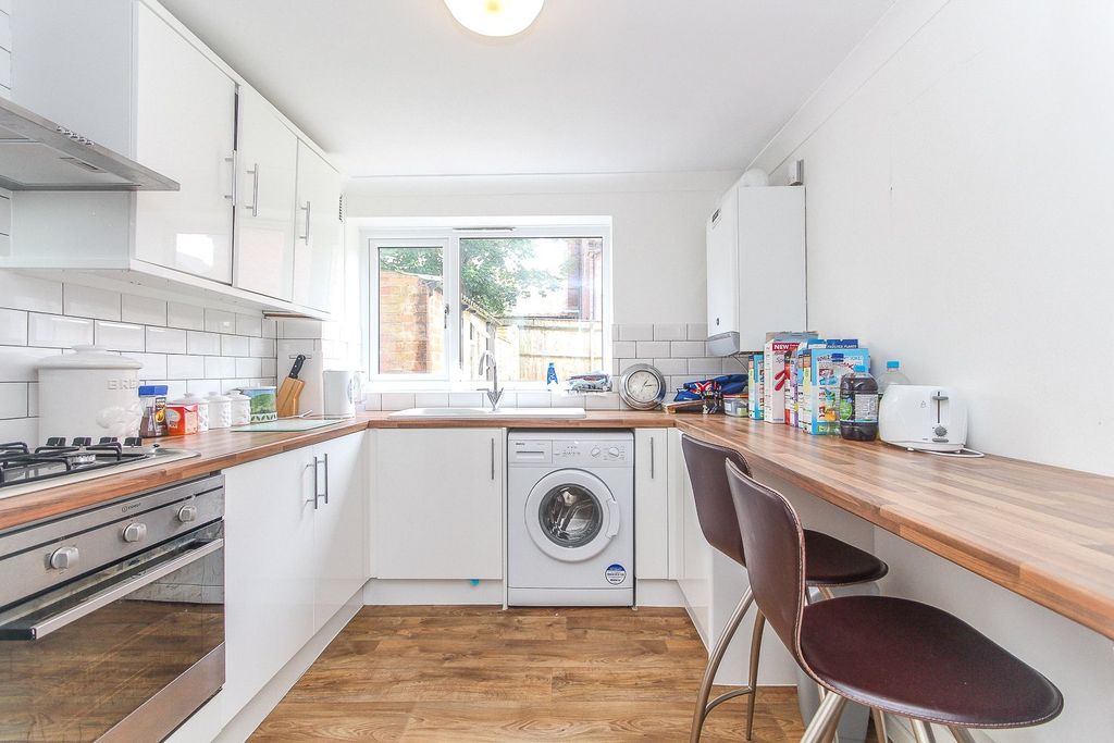 Property photo 2 of 13 Kitchen 1