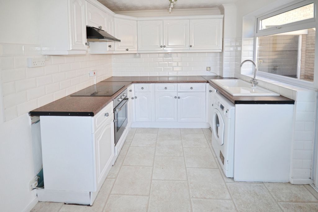 Property photo 2 of 16 Kitchen