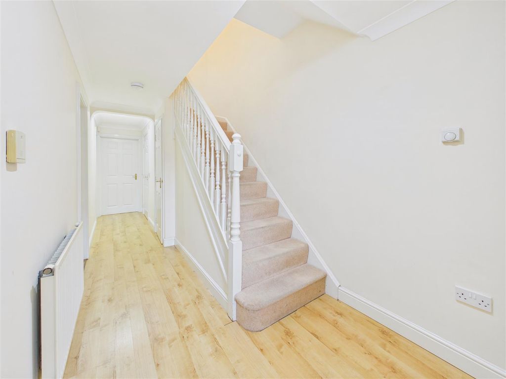 Property photo 2 of 17 Entrance Hallway