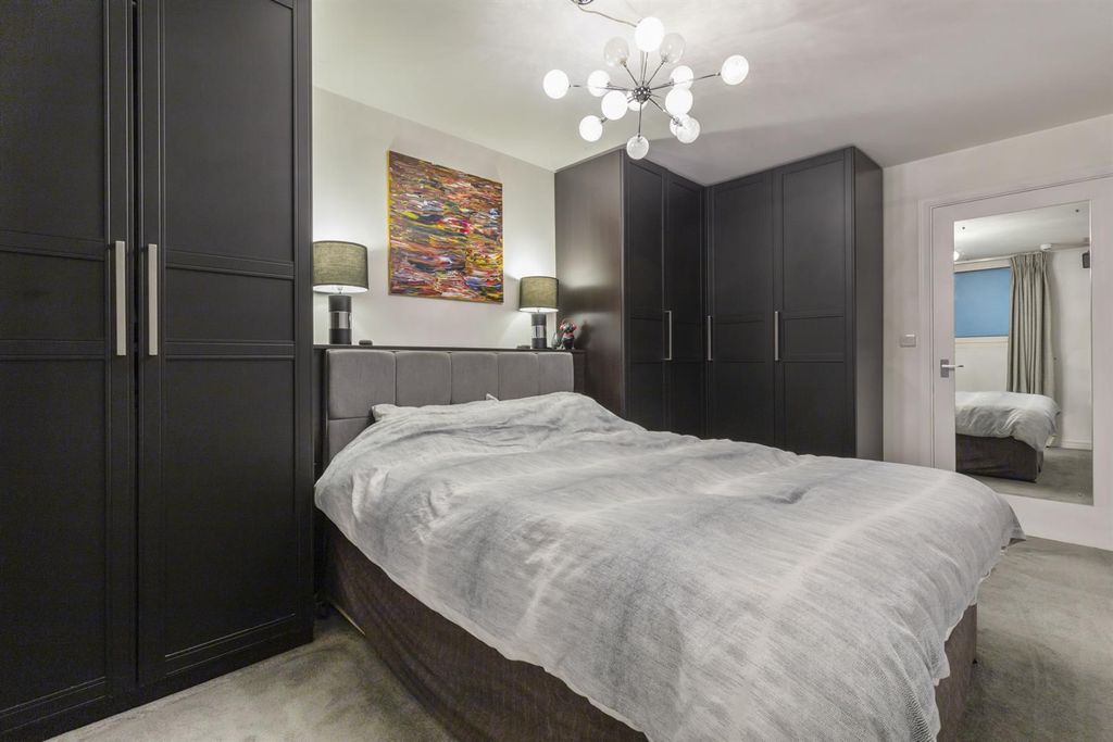 Property photo 3 of 12 Bedroom (1).Jpg