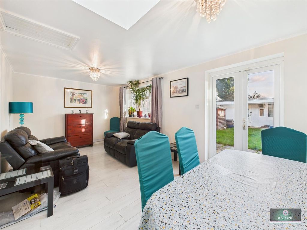 Property photo 3 of 16 Cam04622G0-Pr0143-Still004.Jpg