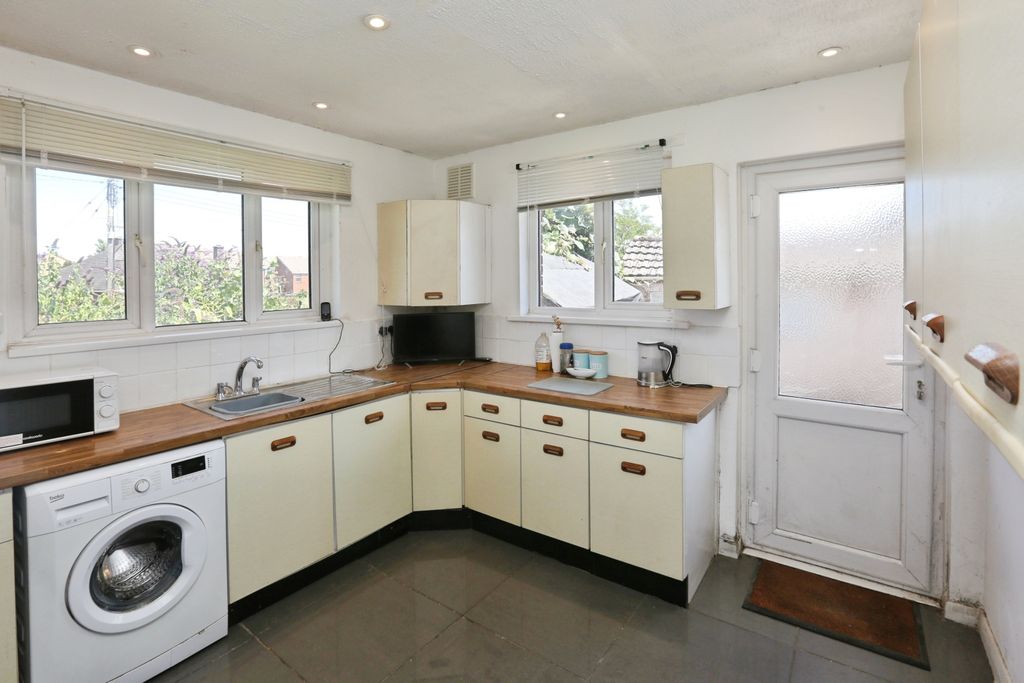 Property photo 2 of 28
