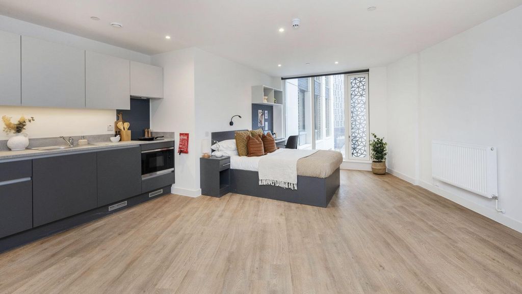 Property photo 1 of 27