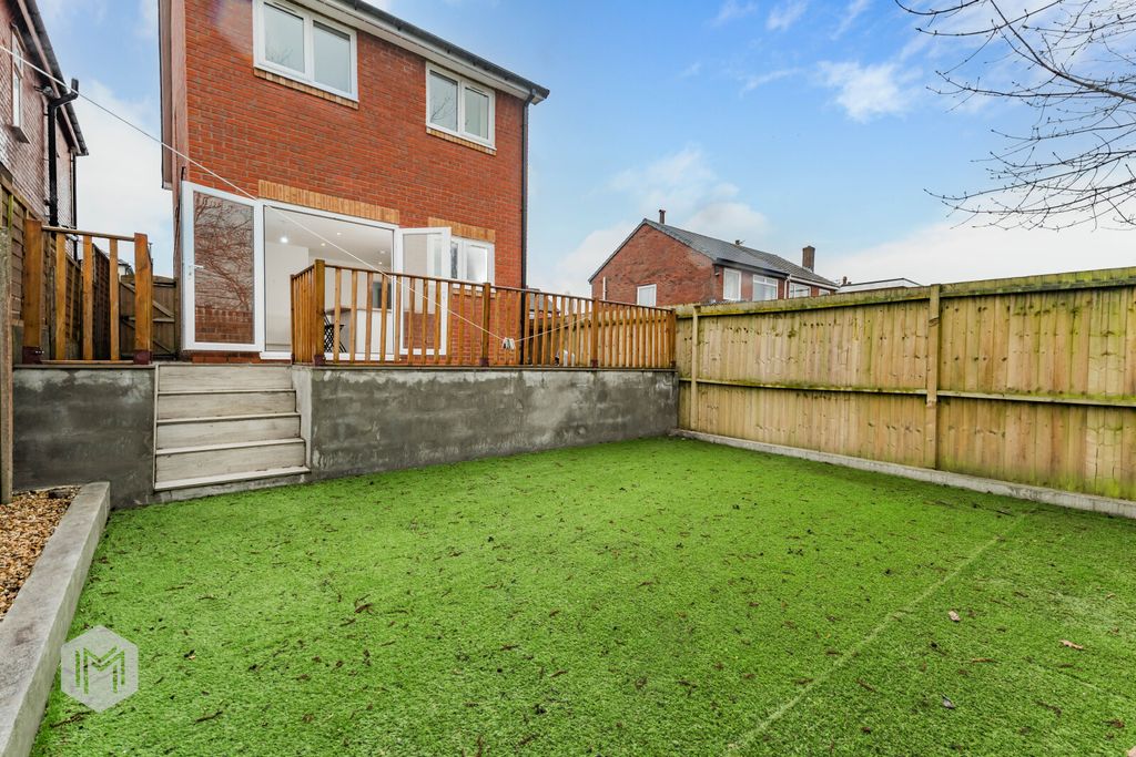 Property photo 2 of 23 Picture No. 15