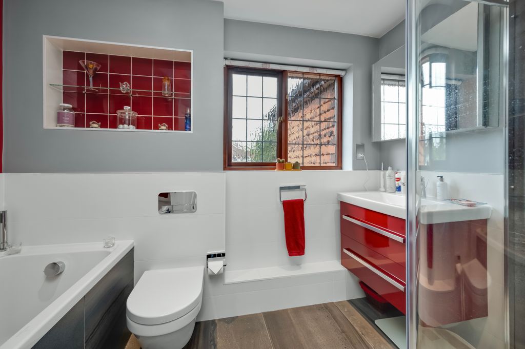 Property photo 3 of 24 Bathroom 2