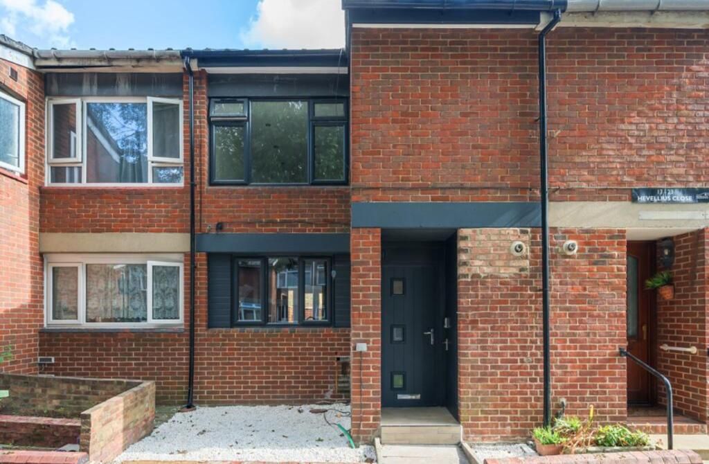 Property photo 2 of 22 Front (Exterior)