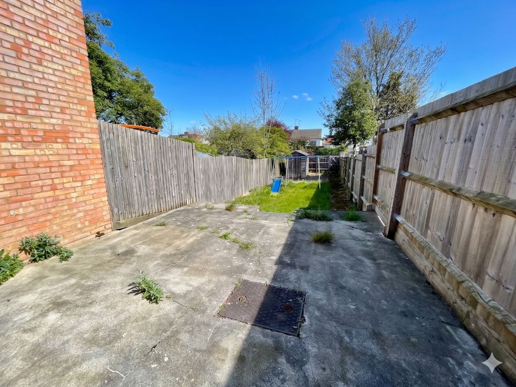 Property photo 2 of 12 5093382